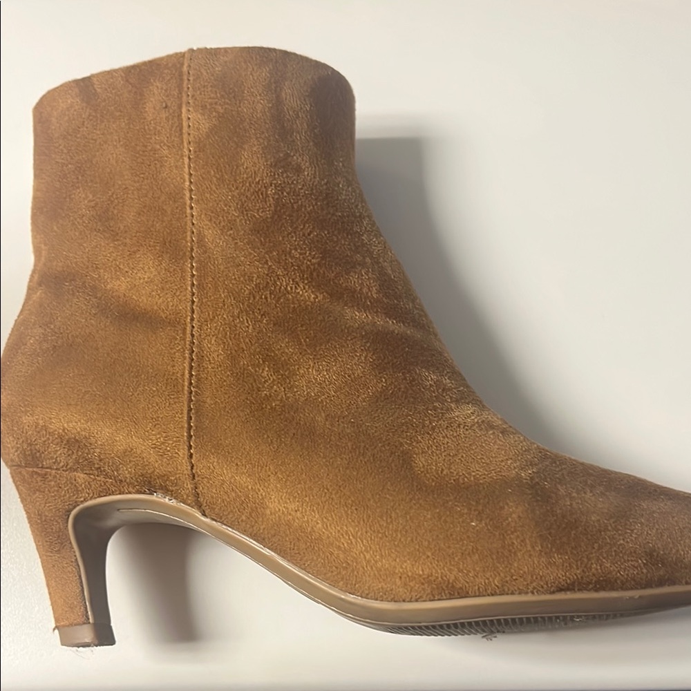 Elegant Tan Suede Ankle Boots